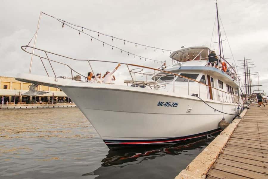Cartagena: 4-course Culinary Experience aboard a catamaran - Choosing between Master and Premium