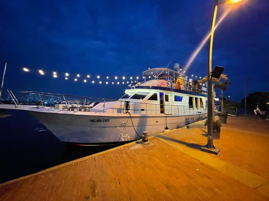 Cartagena: 4-course Culinary Experience aboard a catamaran - Boarding at Muelle de la Bodeguita