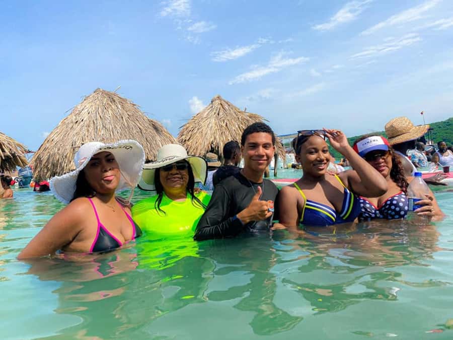 Cartagena: 4 Island Day Trip by Boat and Caribbean Lunch - Lunch at Playa Tranquila