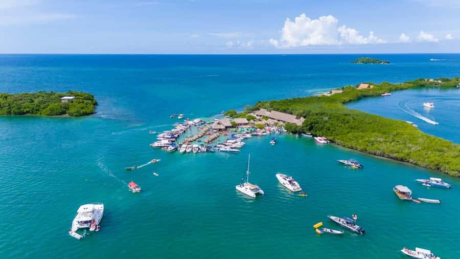 CARTAGENA: 4 islands by sport boat +oceanarium tickets - Tierra Bomba and the forts at Bocachica