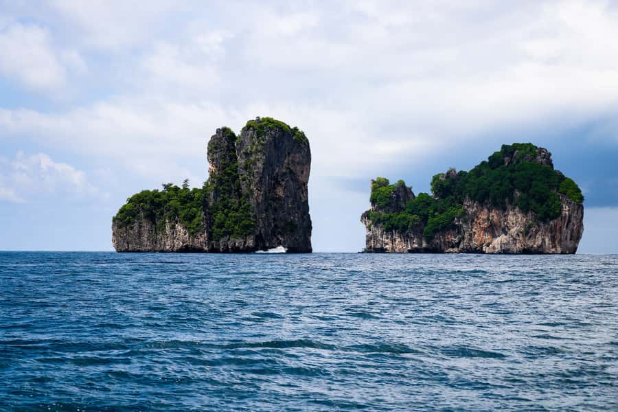 Cartagena: 5 Islands Boat Tour with Lunch, Snorkeling, & Bar - Isla Grande and the Pablo Escobar landmarks
