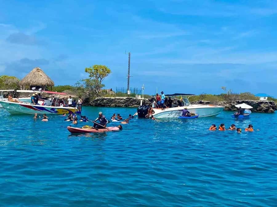 Cartagena: 5 Rosario Islands, Full party with drinks, Snorkeling and lunch - The private island lunch stop