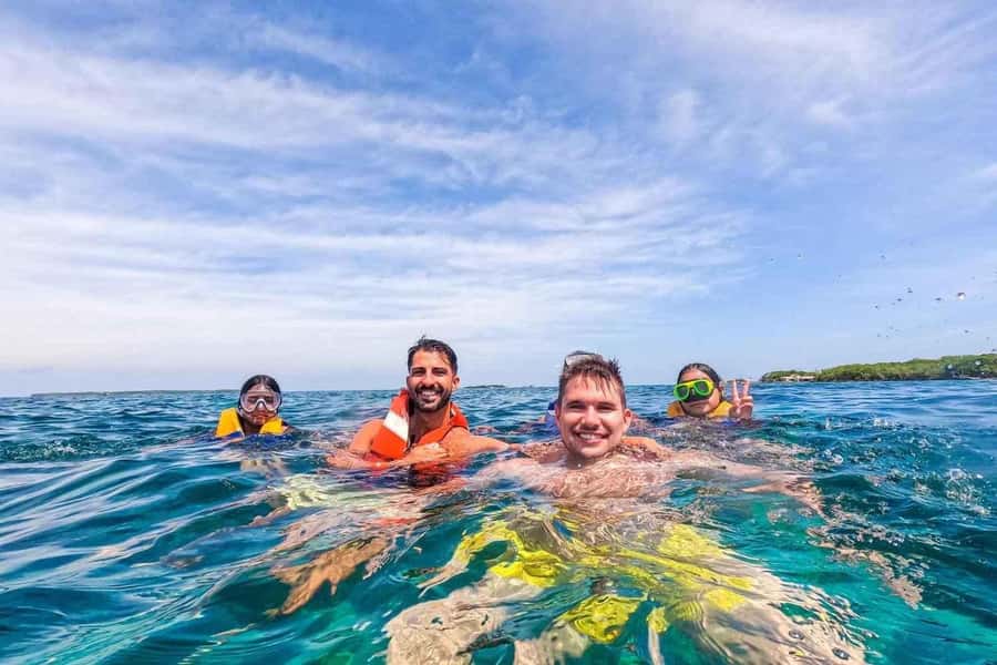 Cartagena: 5 Rosario Islands, Full party with drinks, Snorkeling and lunch - Playa Tranquila on Barú for two final hours