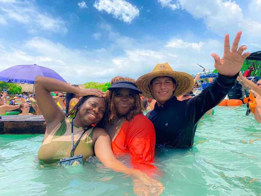 Cartagena: 5 Rosario Islands, Full party with drinks, Snorkeling and lunch - Pickup around Cartagena and the ride to Bocachica