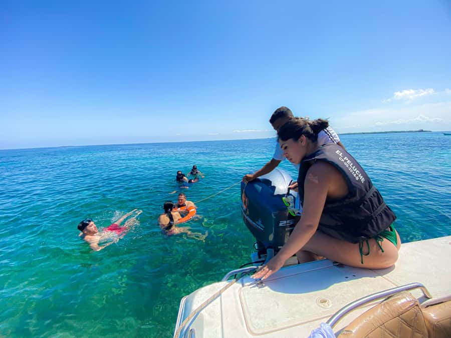 Cartagena: 5 Rosario Islands Tour with Snorkeling and Lunch - Snorkeling over coral and a sunken plane