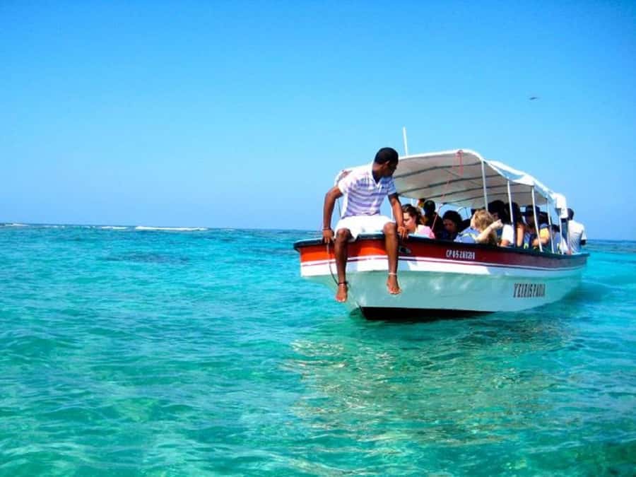 Cartagena: All-Inclusive Rosario Islands Speedboat Tour - Guides, language, and the pace of the day