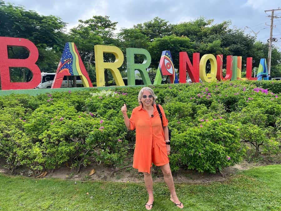 Cartagena: Barranquilla and Santa Marta BILINGUAL GUIDE - Barranquilla’s riverfront and signature monuments