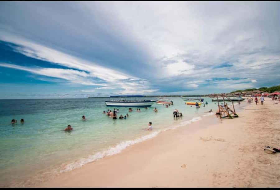 Cartagena: Barù Island Playa Blanca with Lunch - Who should book this beach day?