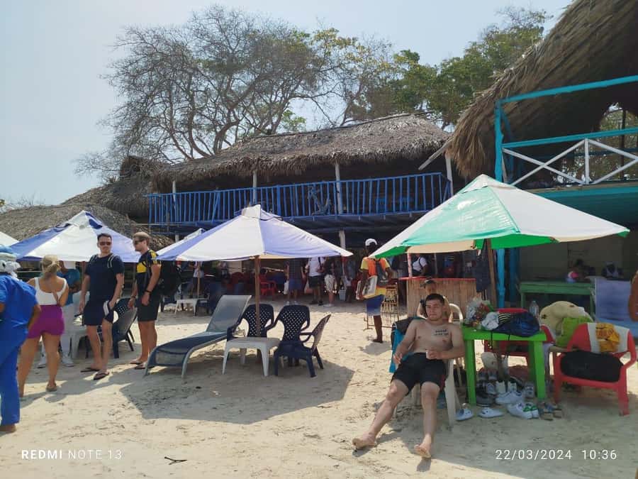 Cartagena: BARÚ Playa blanca with SNORKELING INCLUDED - A typical Caribbean lunch with three choices