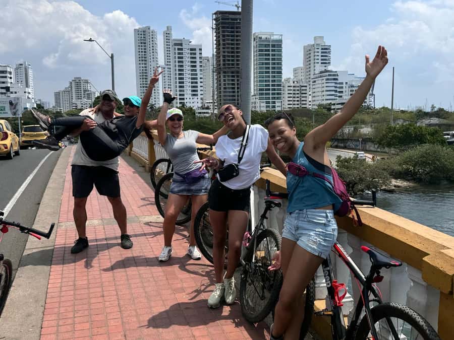 CARTAGENA: BIKE RIDE WITH LUNCH AT BOURDAIN'S FAVORITE SPOT - Manga and Cartagena Bay: a useful first look