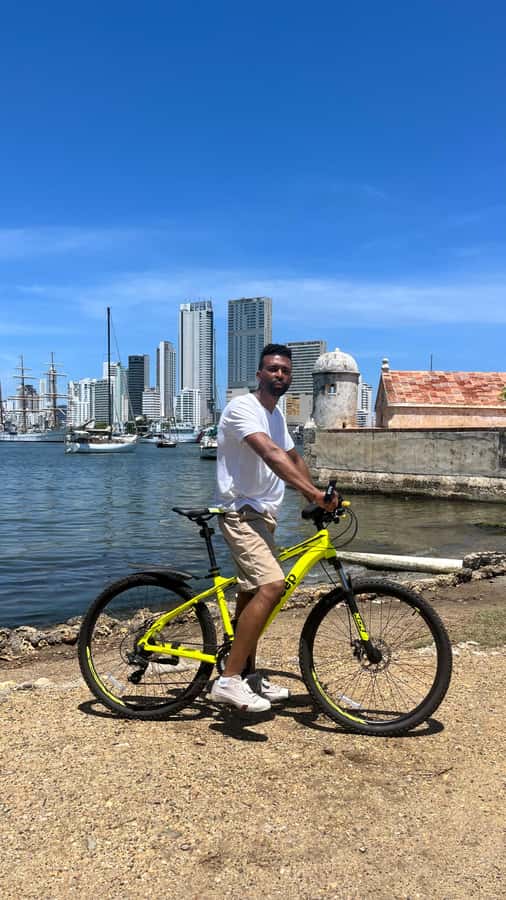 CARTAGENA: BIKE RIDE WITH LUNCH AT BOURDAIN'S FAVORITE SPOT - What the $67 price gets you