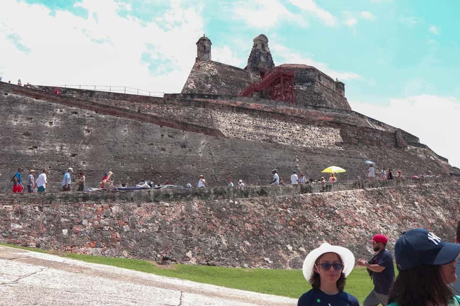 Cartagena: BILINGUAL CITY TOUR San Felipe Castle & Old city - Key points to know before you book