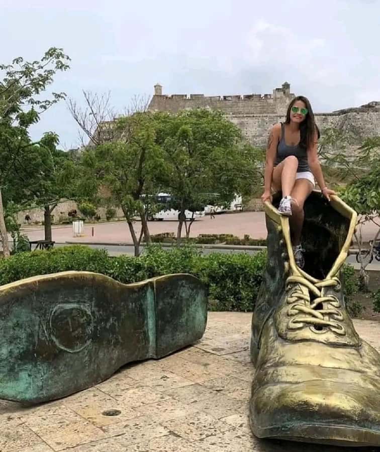 Cartagena: BILINGUAL CITY TOUR San Felipe Castle & Old city - Who should book this tour?