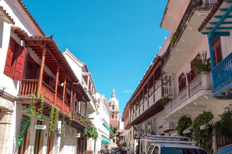 Cartagena: BILINGUAL CITY TOUR San Felipe Castle & Old city - Bocagrande, Laguito, and the bayfront by chiva