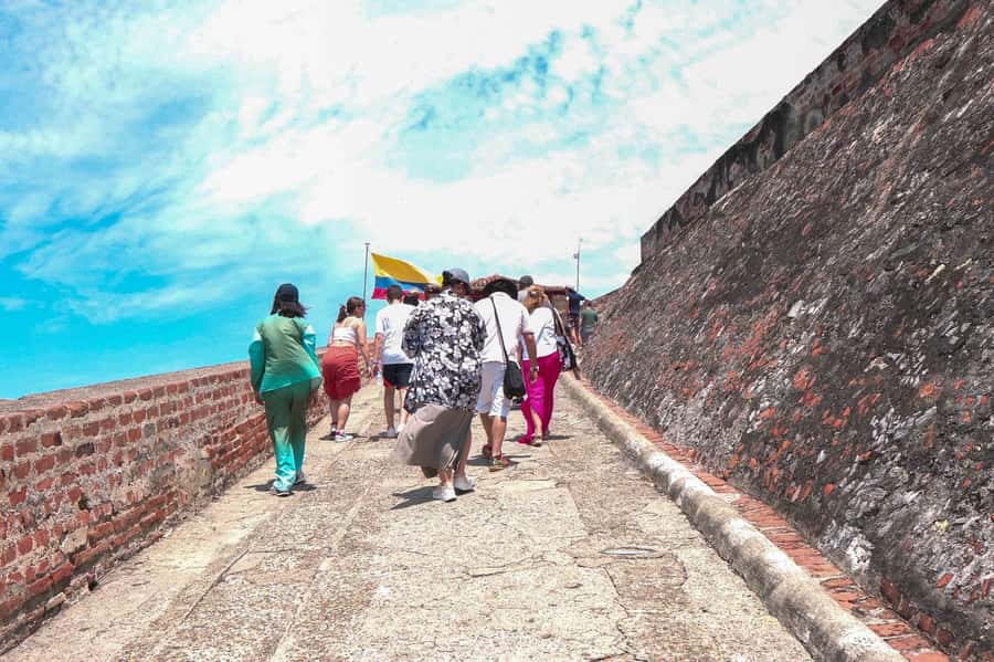 Cartagena: BILINGUAL CITY TOUR San Felipe Castle & Old city - What the feedback tells you about the experience