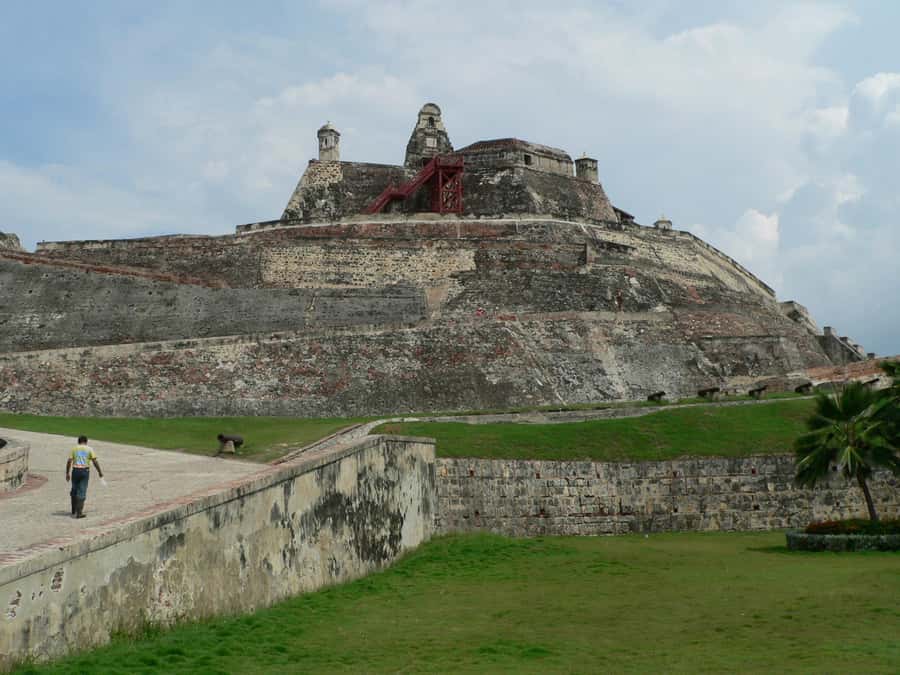 Cartagena: BILINGUAL CITYTOUR + SAN FELIPE CASTLE & Old city - How the $29 price compares with the experience