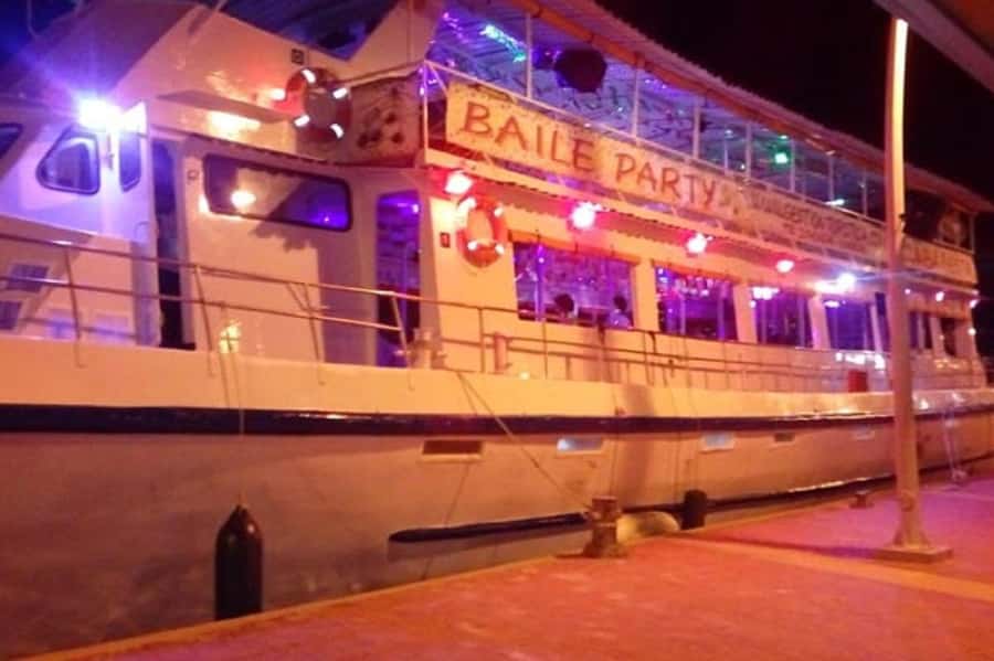 Cartagena: Buffet & party night,cocktails sailing in the bay - The 45-minute water transfer and three-hour schedule