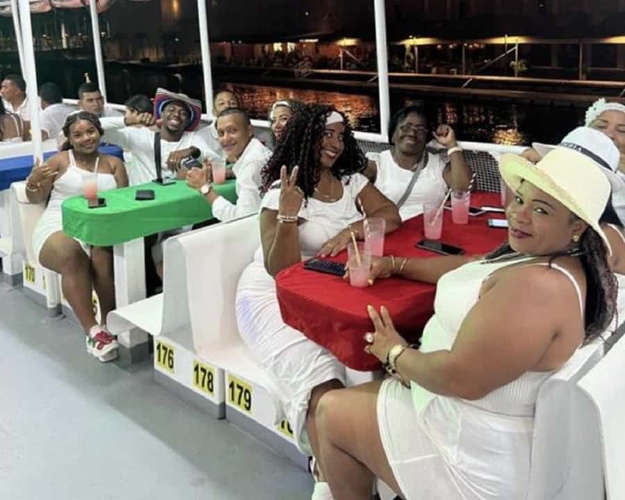 Cartagena: Buffet & party night,cocktails sailing in the bay - Buffet dinner and what is included