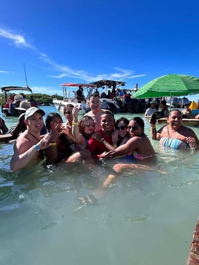 Cartagena: CHOLON & BARU with lunch - The 45-minute speedboat ride is part of the attraction