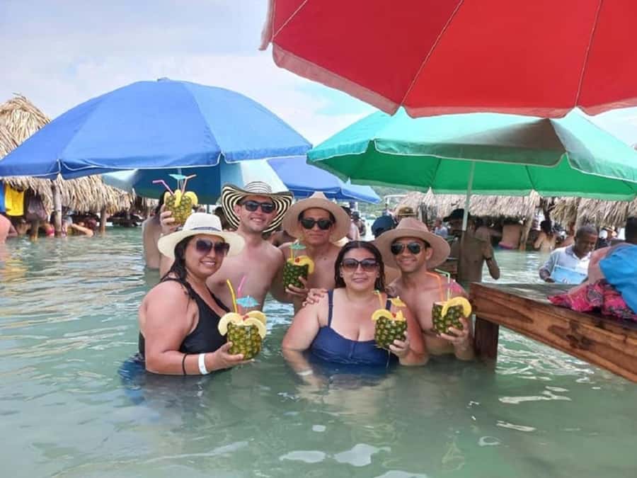 Cartagena: CHOLON & BARU with lunch - Four hours in Cholón, with lunch and one beer