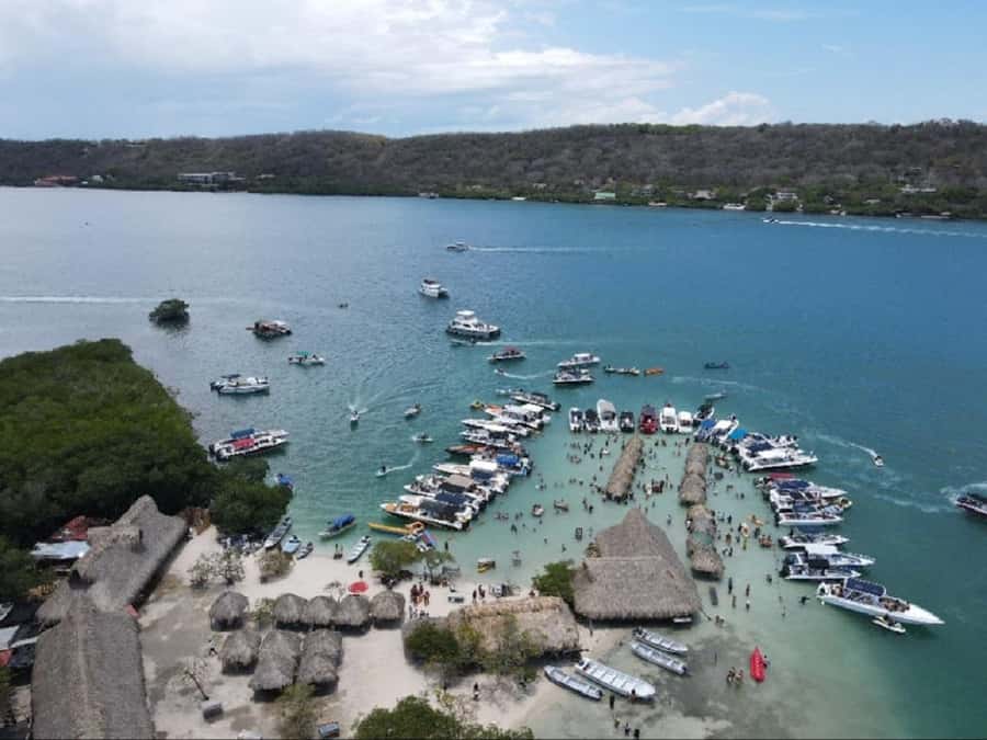 Cartagena: CHOLON & BARU with lunch - The early pickup shapes the whole day