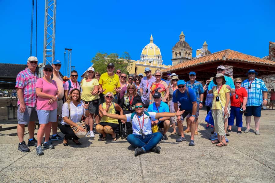 Cartagena: City Sightseeing Hop-On Hop-Off Bus Tour & Extras - Stops 11 and 12: El Laguito and the convention center