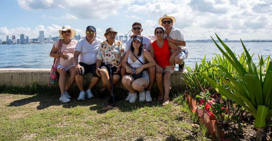 Cartagena: CITY TOUR IN ENGLISH, Old city, Monuments, Castle - Entering the walled city on foot