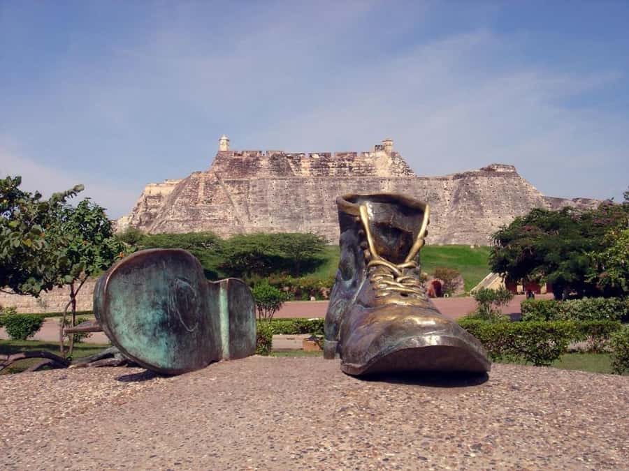 Cartagena: CITY TOUR OVERVIEW of the city Boots castle chiva - Walking Through the Walled City