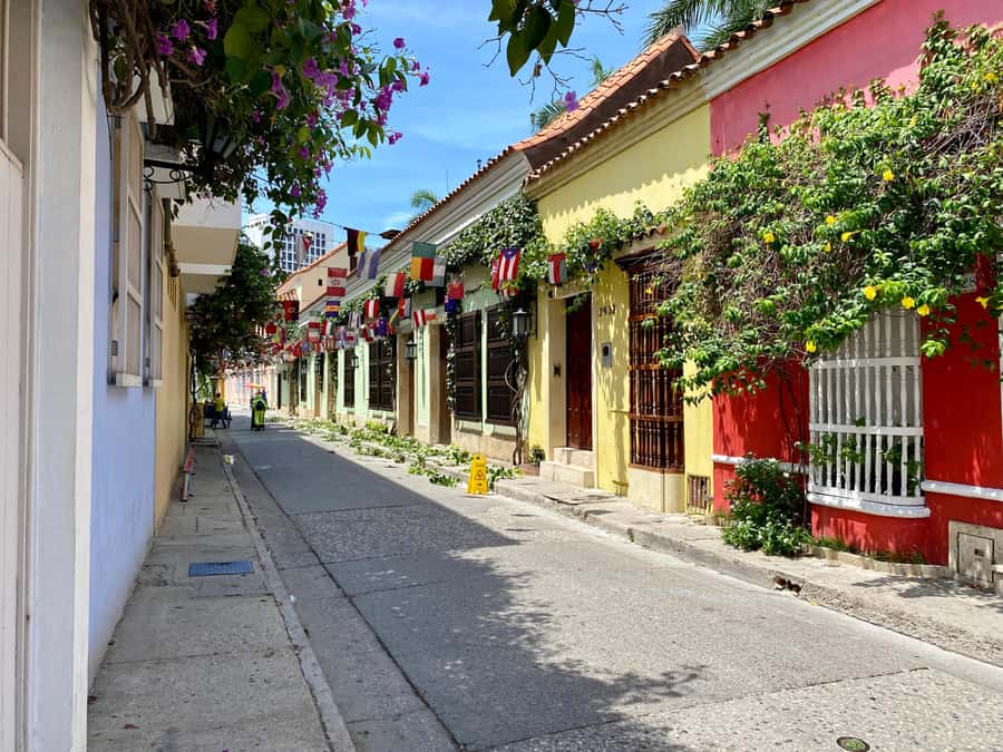 Cartagena City Tour with San Felipe Castle & Old Town Walk - Why this four-hour route works