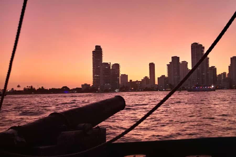 Cartagena, CO: Sunset Skyline Pirate Boat Tour with Drinks - Key points to know before you sail