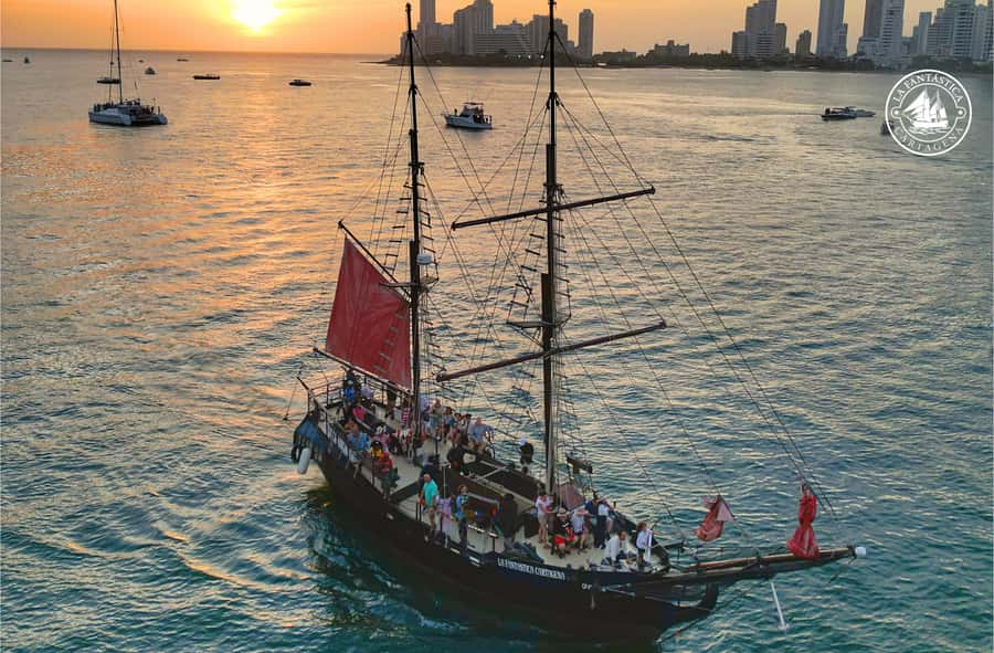 Cartagena, CO: Sunset Skyline Pirate Boat Tour with Drinks - Setting out from Pegasus Pier at 5 pm