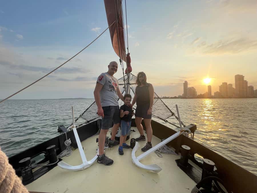 Cartagena, CO: Sunset Skyline Pirate Boat Tour with Drinks - Drinks, music, and the pirate cannon