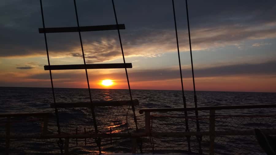 Cartagena, CO: Sunset Skyline Pirate Boat Tour with Drinks - Returning to Cartagena after dark