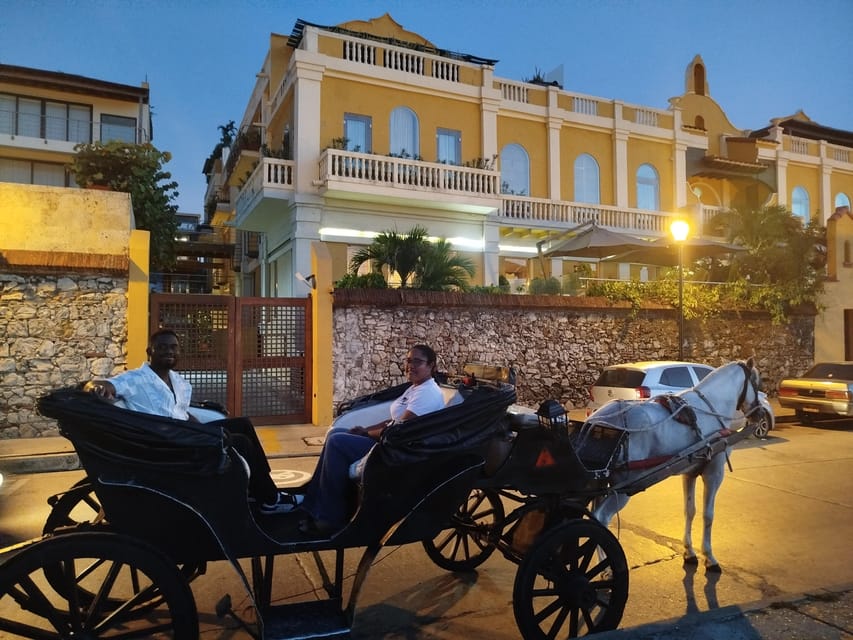 Cartagena: COLLONIAL HORSE DRAWN CARRIAGE by THE OLD CITY - What the bilingual guide adds