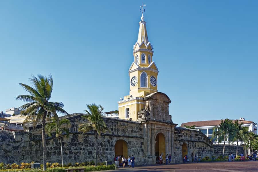 Cartagena: Complete Tour "San Felipe Castle, Popa and Getsemaní". - Colonial streets, squares, and the Getsemaní question