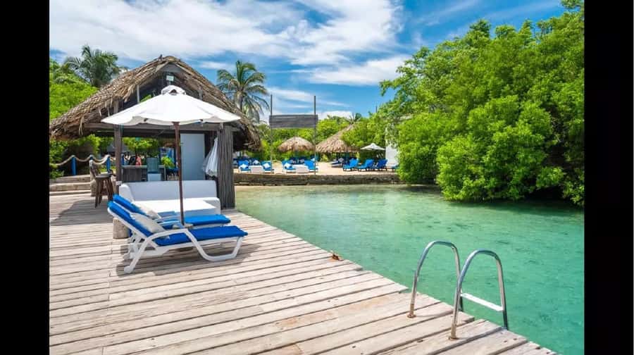 Cartagena: Coralina Island Day Trip with Lunch - Who should book this island day?