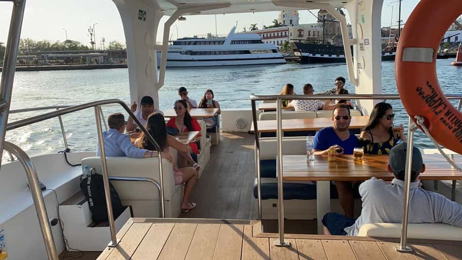 Cartagena: Cruise by the Bay with Dinner and Wine - Bocagrande from the bay