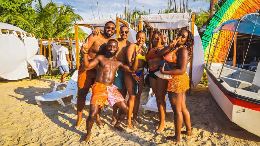 Cartagena: Day Trip Aviary and enjoy Playa Blanca by bus - The transfer to Playa Blanca