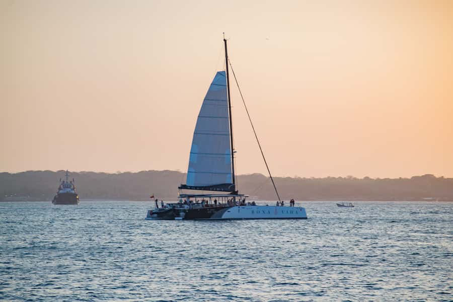 Cartagena de Indias: 2-Hour Sunset Cruise - The first stretch, Manga to Bocagrande