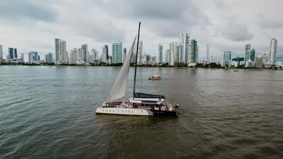 Cartagena de Indias: 2-Hour Sunset Cruise - What the $31 price really covers