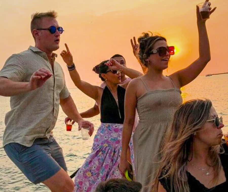 Cartagena de Indias: Sunset Cruise Open Bar with Dance Show - A sunset cruise with Cartagena’s music in the foreground