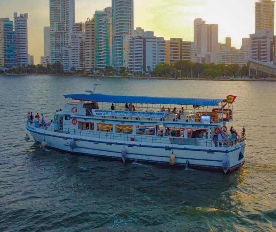 Cartagena de Indias: Sunset Cruise Open Bar with Dance Show - Getting to La Bodeguita Dock Door 4