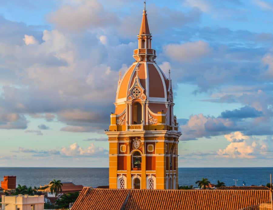 Cartagena: Explore with a city tour aboard a typical "chiva". - Castillogrande Bay and the modern waterfront