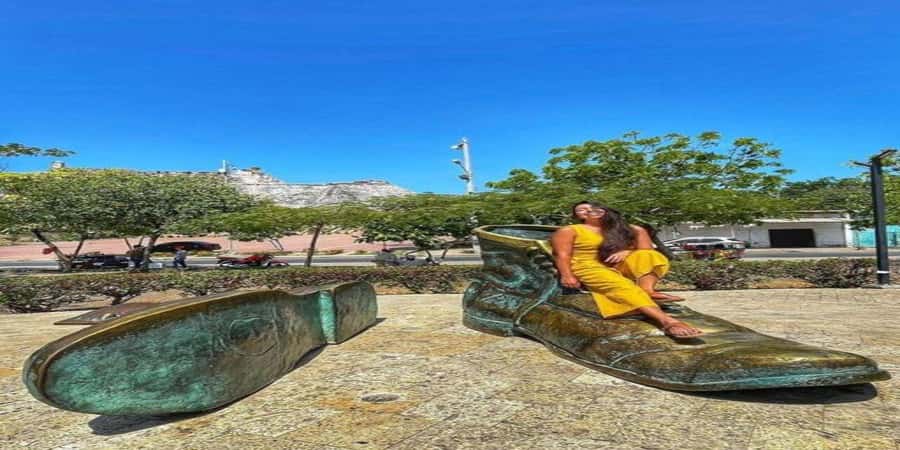 Cartagena: Explore with a city tour aboard a typical "chiva". - The Historic Center on foot