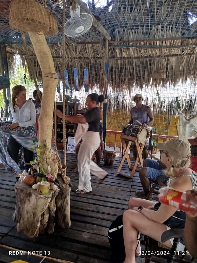 Cartagena: FISHERMEN'S ISLAND IN THE MANGROVES by canoe - What to bring and how to prepare