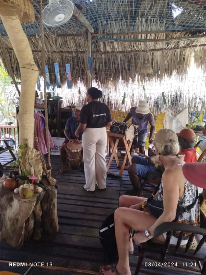 Cartagena: FISHERMEN'S ISLAND IN THE MANGROVES by canoe - A traditional canoe into three mangrove tunnels