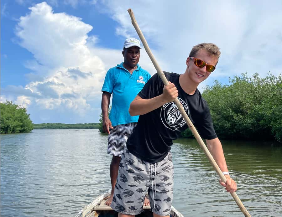 Cartagena Fishing, Crabbing, Birdwatching Experience + Lunch - The optional island visit for 10,000 pesos