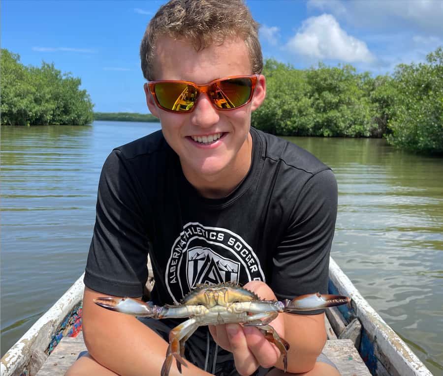 Cartagena Fishing, Crabbing, Birdwatching Experience + Lunch - A beachfront lunch with a choice of main dish