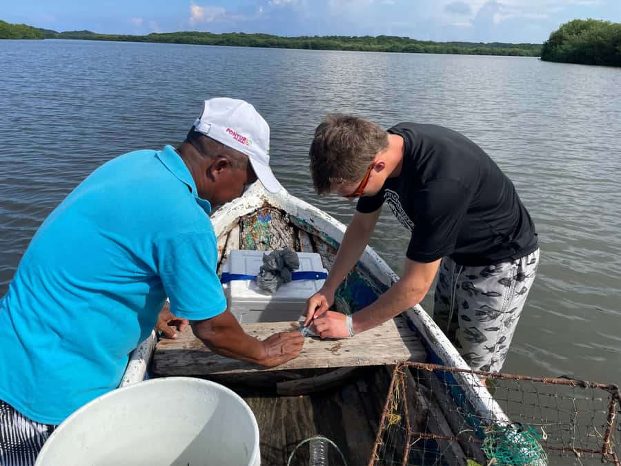Cartagena Fishing, Crabbing, Birdwatching Experience + Lunch - Timing, gear, and practical comfort