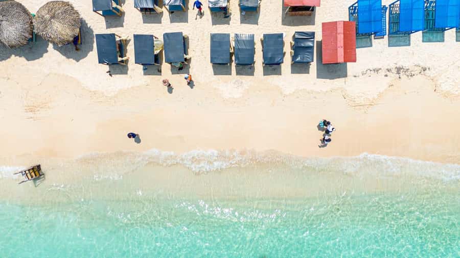 Cartagena: Full day at quiet beach with facilities and lunch - The 40-minute ride out of Cartagena